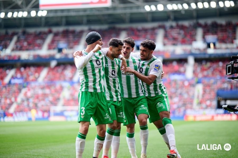 0-2: El Real Betis presiona a la Real Sociedad con su incontestable triunfo en Pamplona