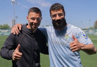 Rubén Castro se fotografió este miércoles con Nabil Fekir.- RBB