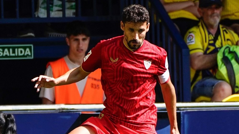 Jesús Navas controla un balón en el Estadio de la Cerámica .-SFC