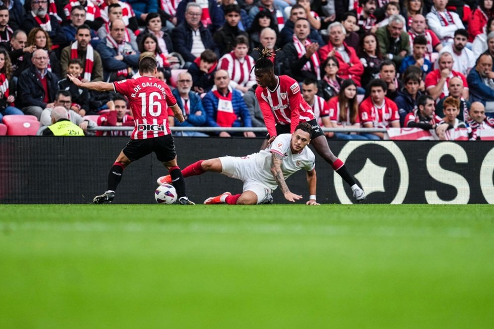 Lucas Ocampos en el partido ante el Athletic Club de Bilbao .-SFC
