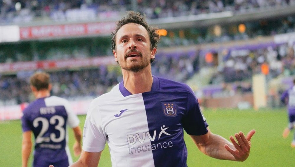 Delaney celebrando un gol con el Anderlecht
