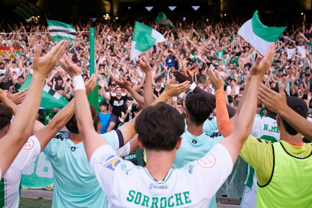 Los jugadores del Betis Deportivo celebrando el triunfo ante el Pontevedra. RBB
