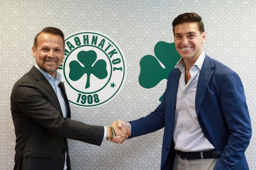 Diego Alonso en su presentación con Panathinaikos