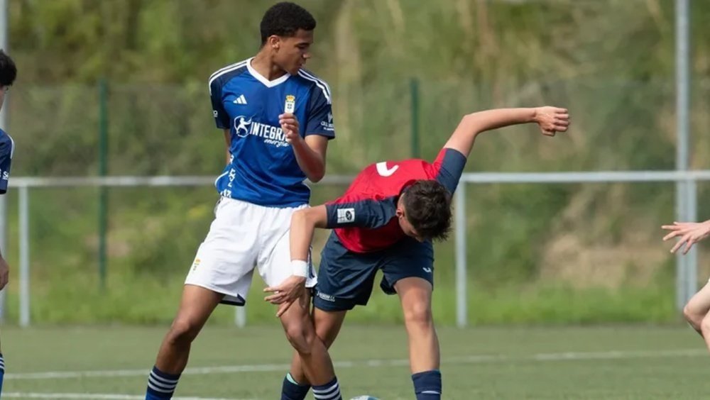 Jorell Robert, en un partido con el cadete A del Real Oviedo .- Real Oviedo