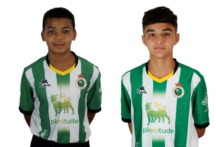 Joseph Amunike, de 13 años y Alex Molina, de 15, dejan el Racing de Santander para incorporarse al Real Betis.-