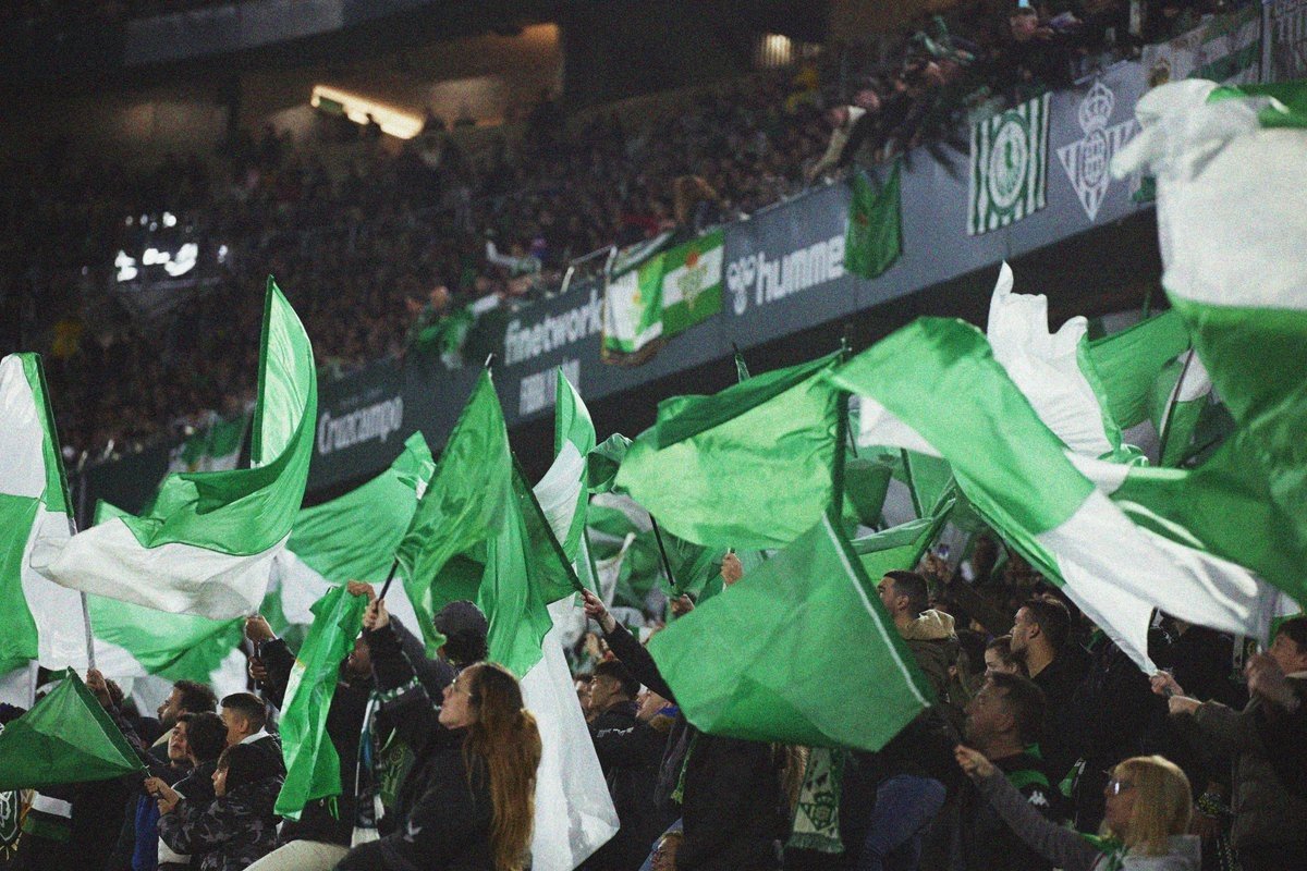 Afición del betis animando en el Villamarín. RBB