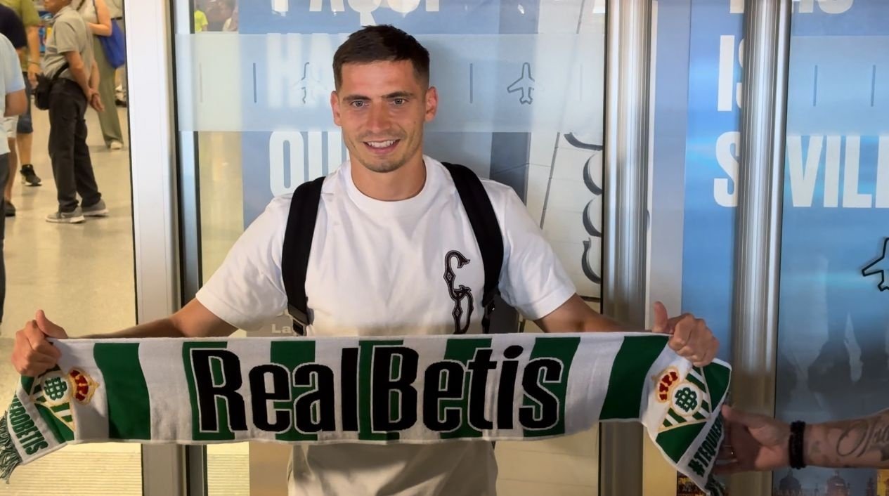 Romain Perraud., ha llegado este mediodía a Sevilla para firmar por el Real Betis.-  P.G.