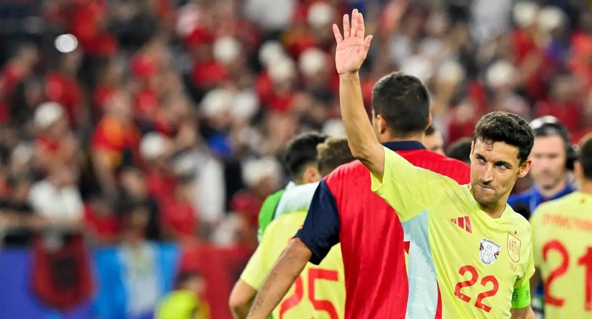 Jesús Navas saludando a la grada tras la victoria de España ante Albania en la Eurocopa 2024  Foto: AFP