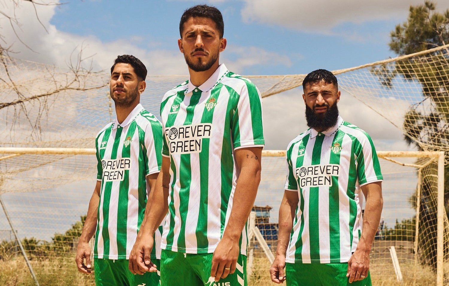 Ayoze, Fornals y Fekir posan con la nueva indumentaria. @RealBetis