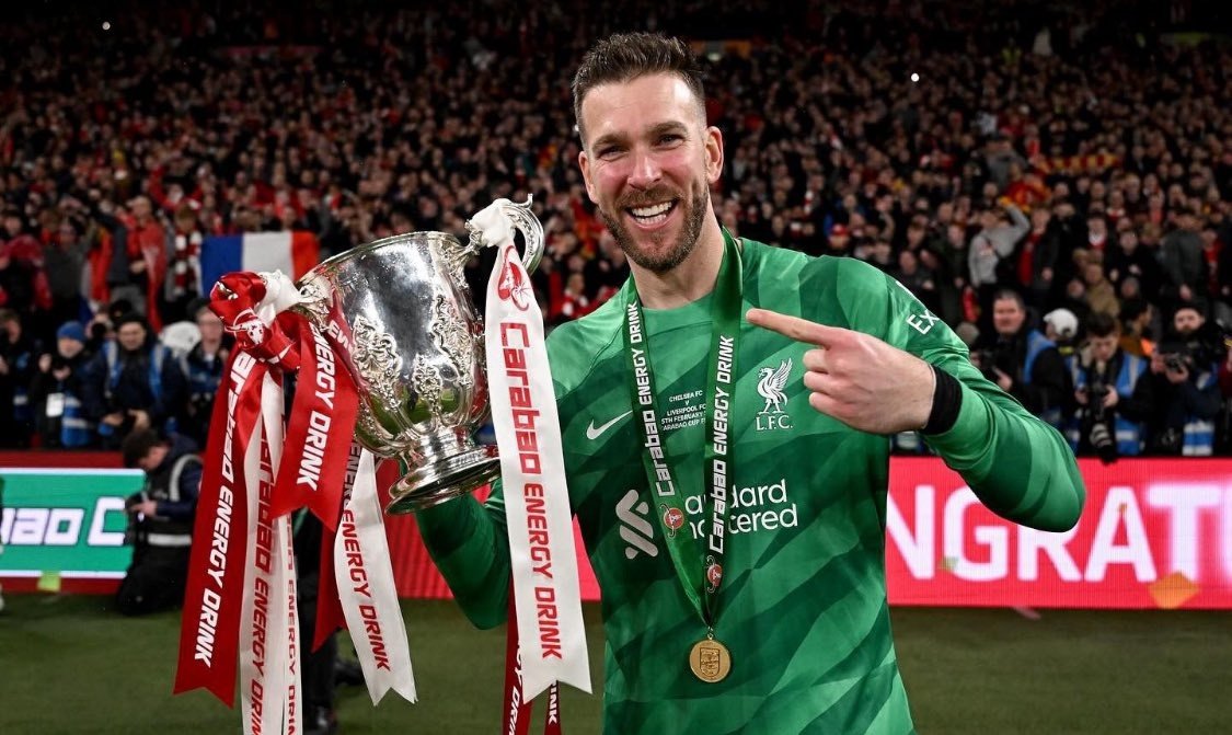 Adrián, con la Community Shield. @adr13sanmiguel