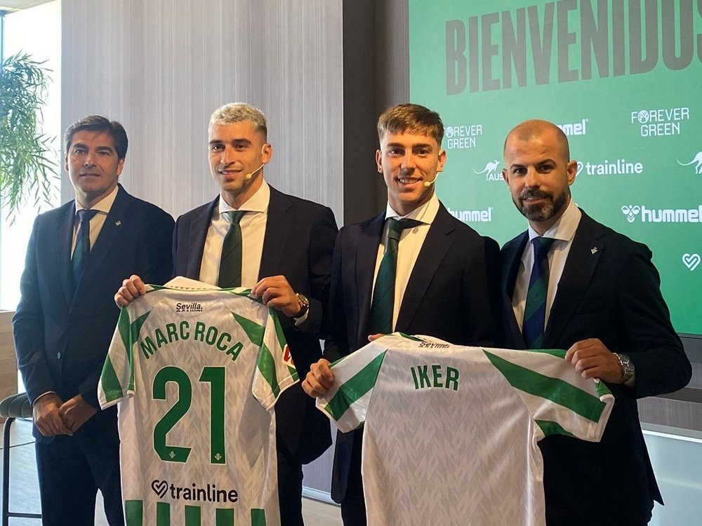 Haro, Roca, Losada y Fajardo durante la presentación este lunes de los futbolistas.- AF