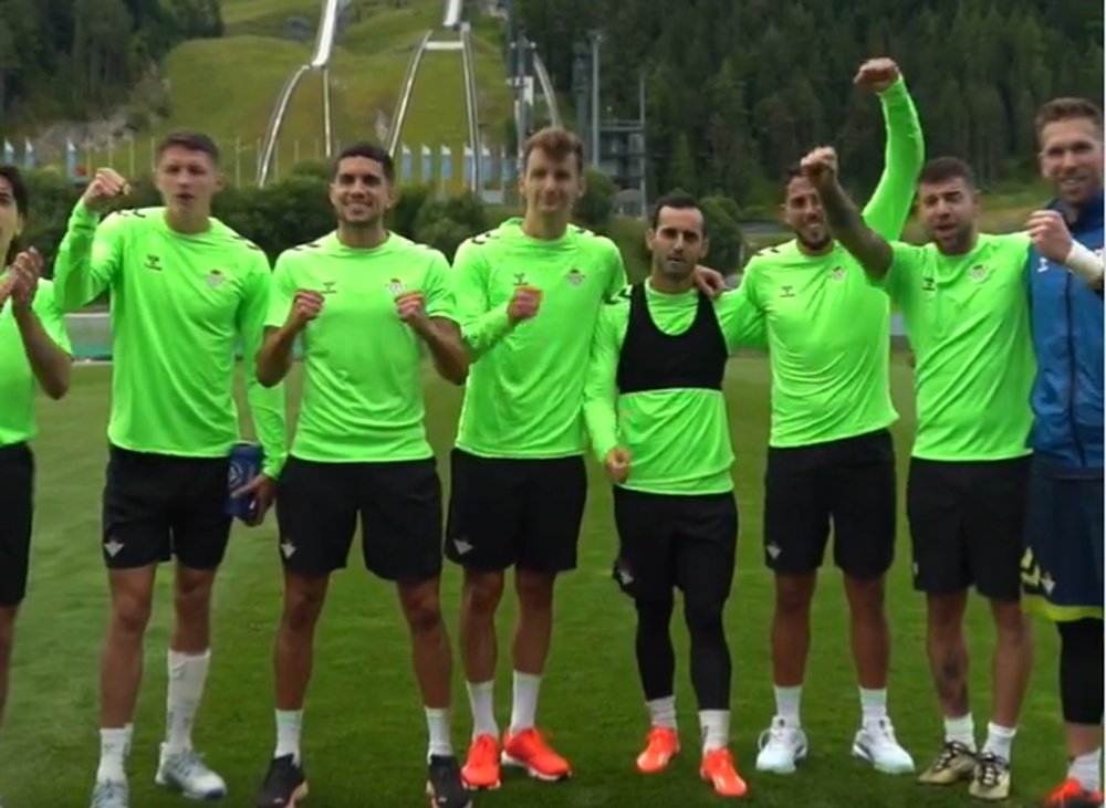 Los jugadores del Betis mandando un mensaje a la selección. RBB
