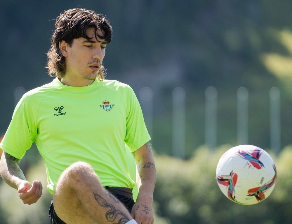 Bellerín, en un entrenamiento con el Real Betis. RBB