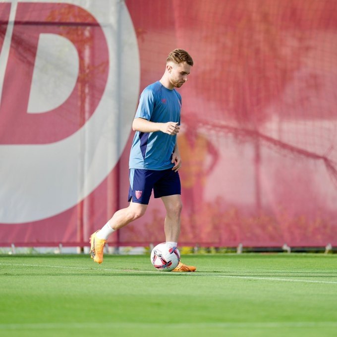 Peque en su primer entrenamiento con el Sevilla FC   Foto: Sevilla FC
