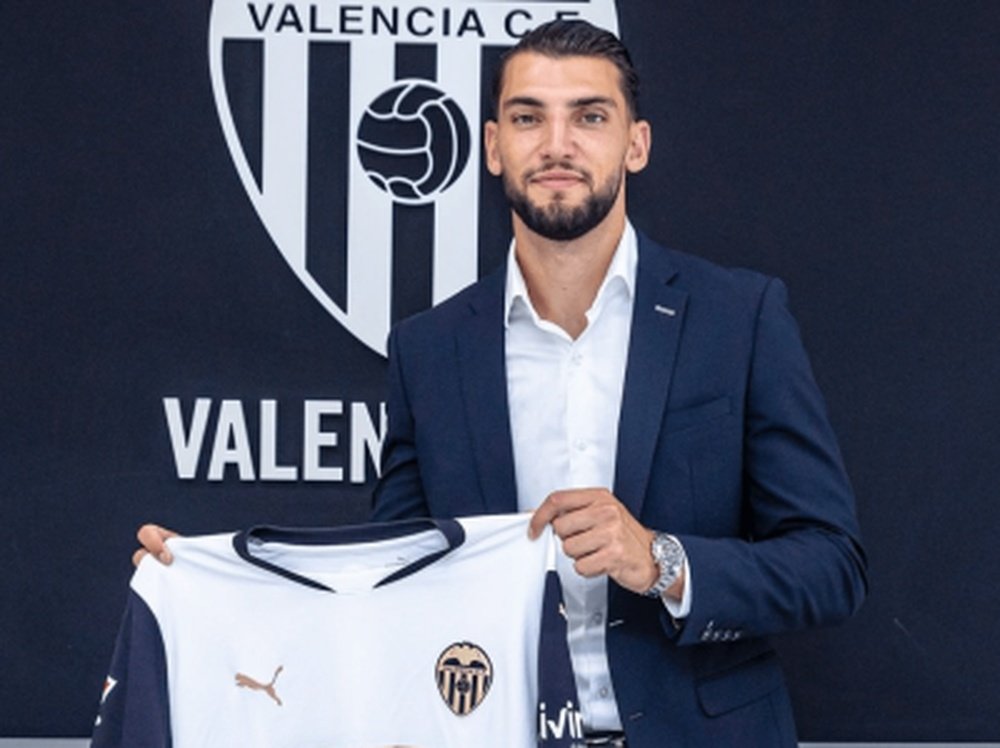 Rafa Mir en su presentación como jugador del Valencia CF Foto: Valencia CF
