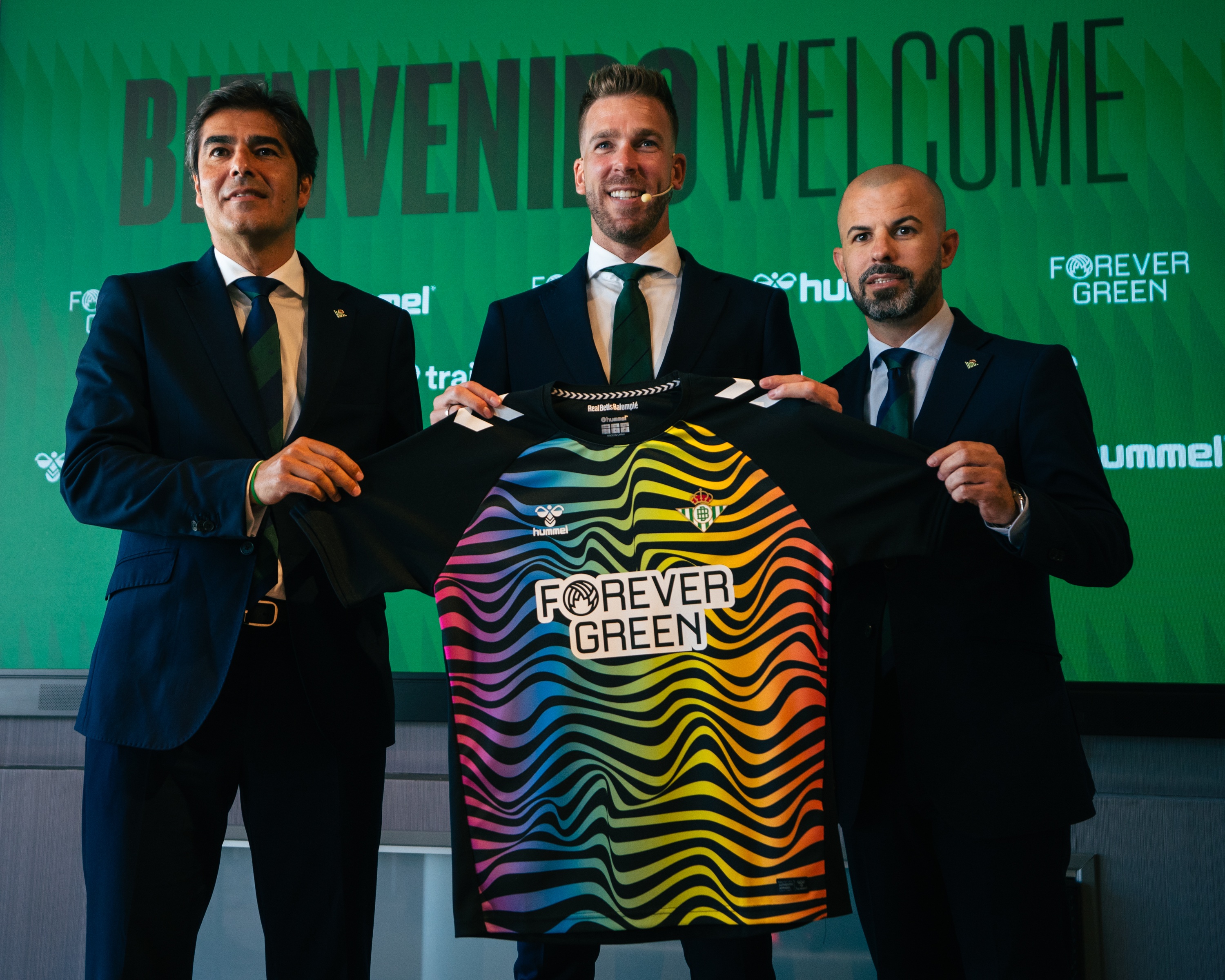 Adrian en su presentación con el Betis. RBB