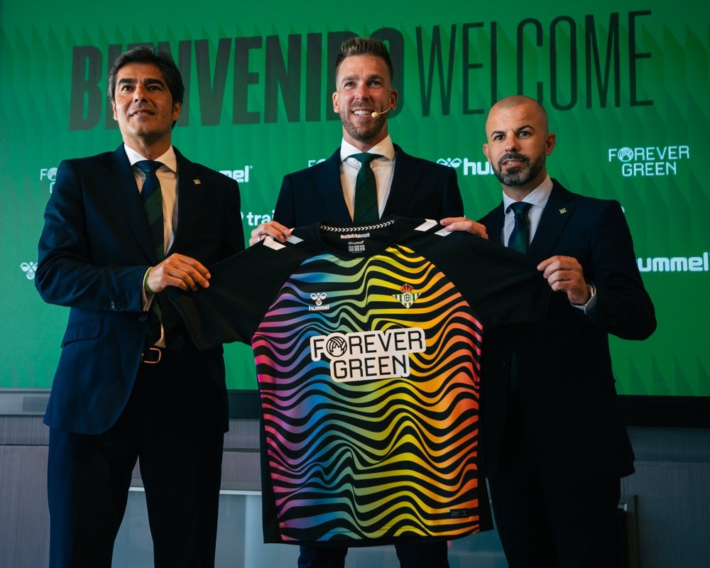 Adrian en su presentación con el Betis. RBB
