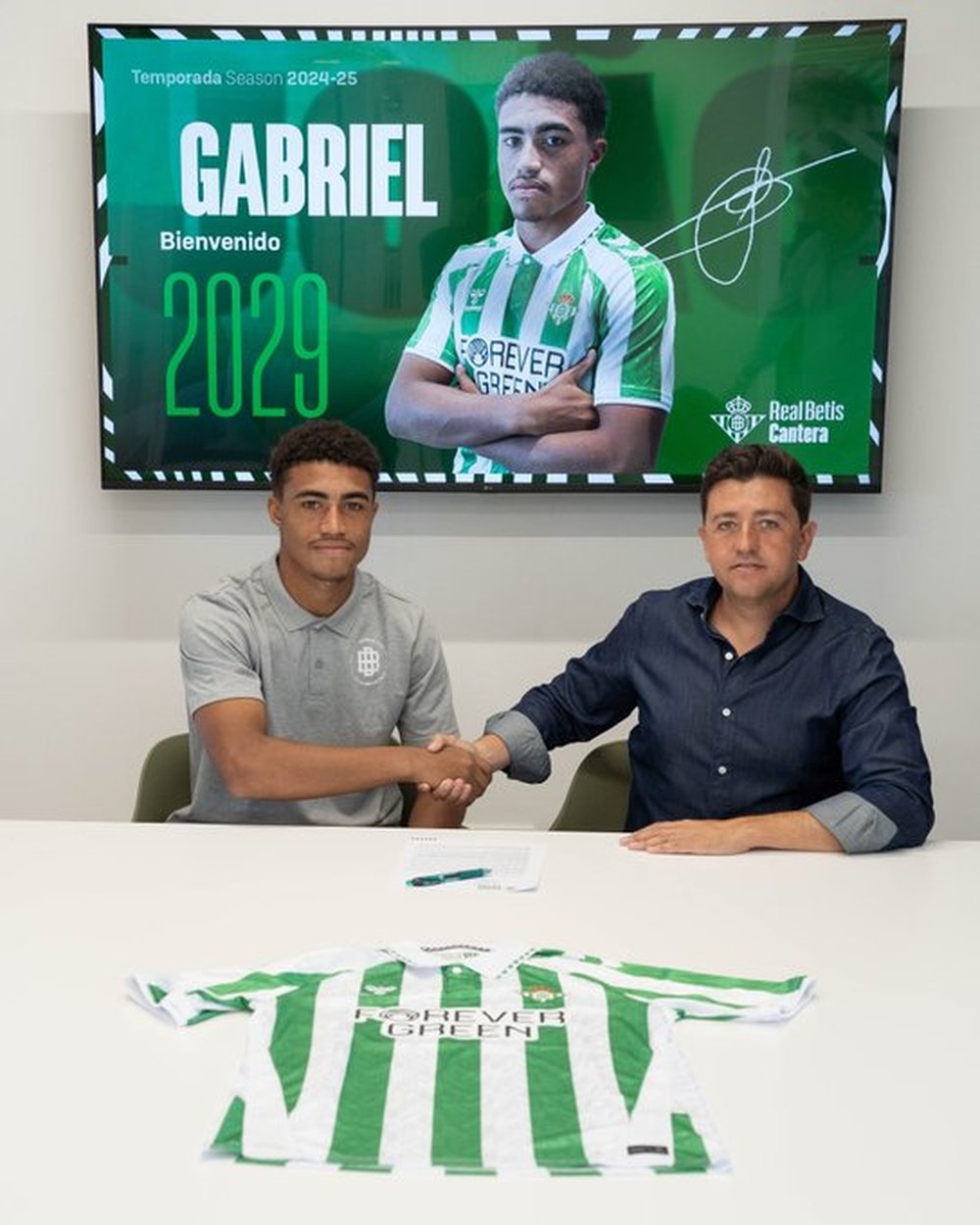 Joao Fersura en su presentación con el Real Betis. RBB