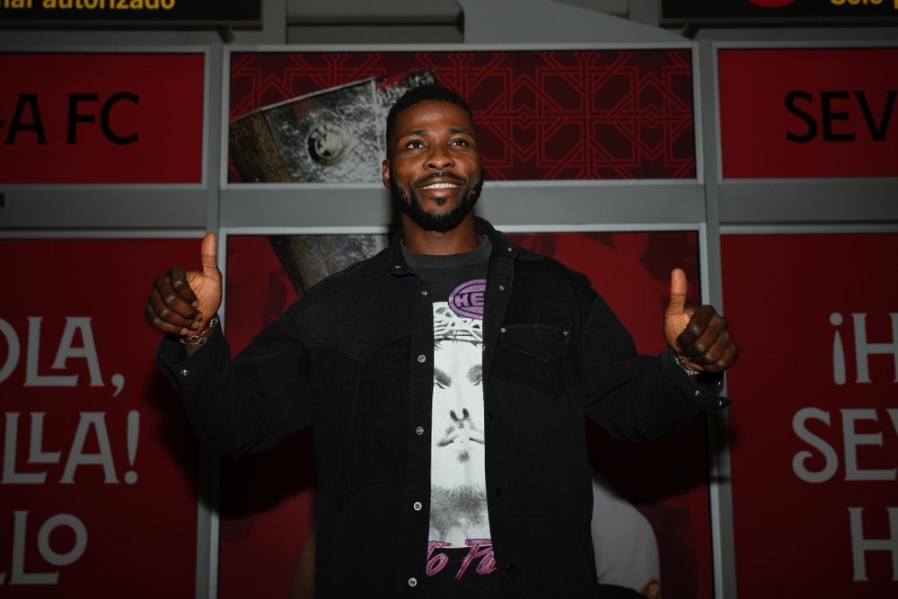 Kelechi Iheanacho a su llegada a la capital andaluza para fichar por el Sevilla FC Foto: Sevilla FC