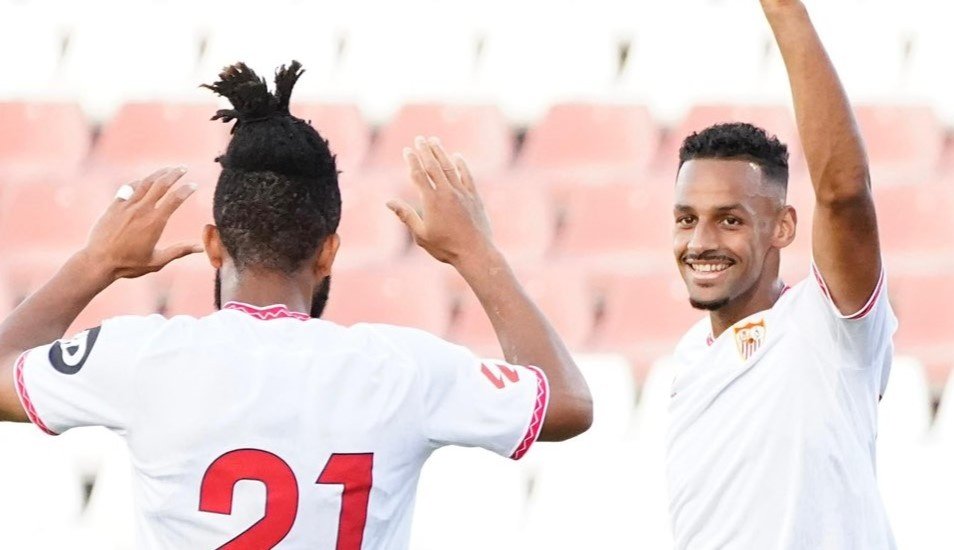 Sow celebrando junto a Ejuke su gol ante el Granada CF  Foto: Sevilla FC