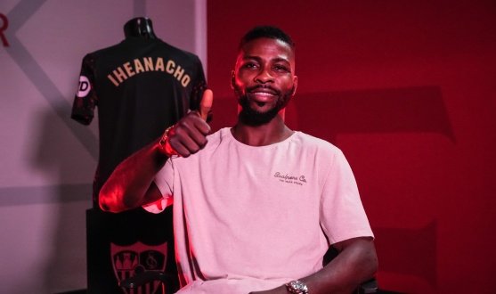 Iheanacho en su primera entrevista con el Sevilla FC   Foto: SFC