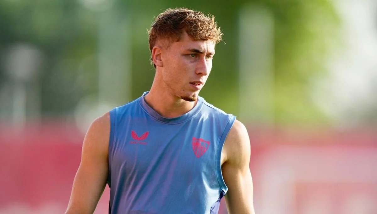 Darío Benavides, durante un entrenamiento con el Sevilla FC  Foto: SFC