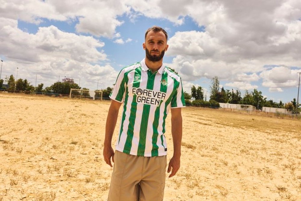 Germán Pezzella en la presentación de la nueva equipación verdiblanca.- RBB