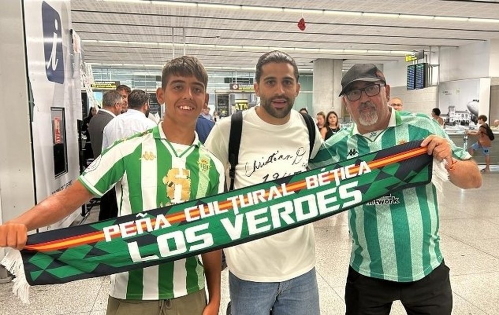 Ricardo Rodríguez, en su llegada al aeropuerto de Málaga. @jmcastizo1907