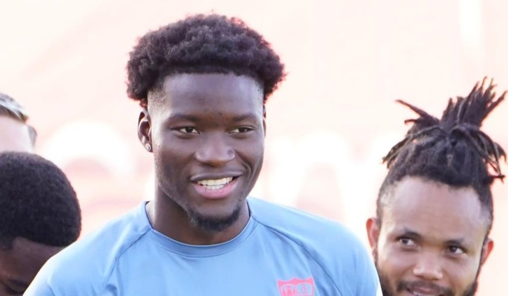 Agoumé en su primer entrenamiento como jugador del Sevilla FC en propiedad Foto: SFC