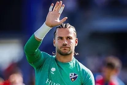 Álvaro Fernández durante un partido de la última temporada en la SD Huesca Foto: @ALVAROFERLLO