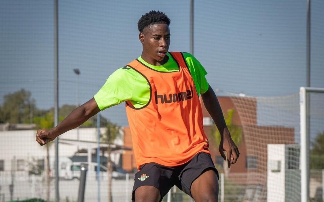 Keimer Sandoval, en un entrenamiento con el Betis Deportivo. RBB