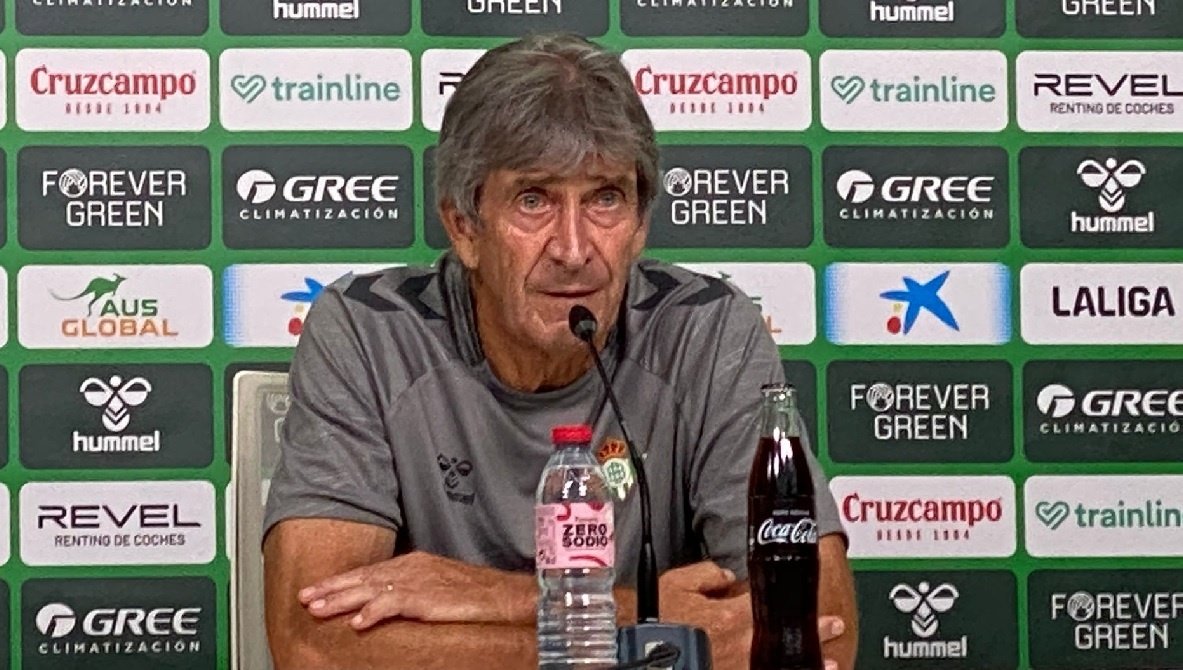 Manuel Pellegrini. durante la rueda de prensa de este sábado.- AF