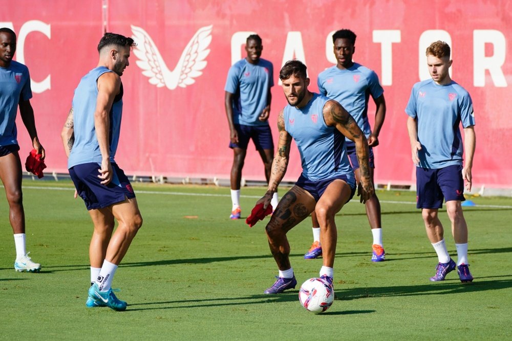 Jugadores del Sevilla FC durante un entrenamiento Foto: SFC