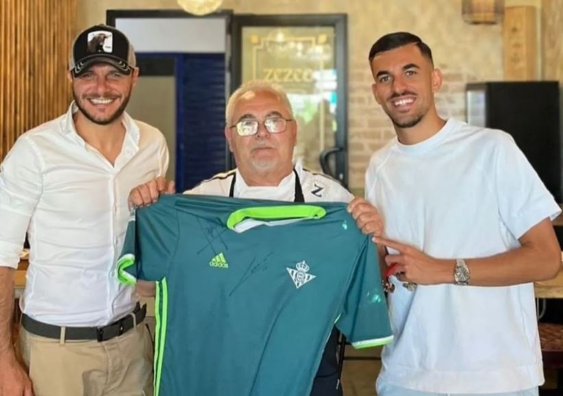 Joaquín Sánchez coincidió recientemente con Dani Ceballos en un restaurante de Utrera.-