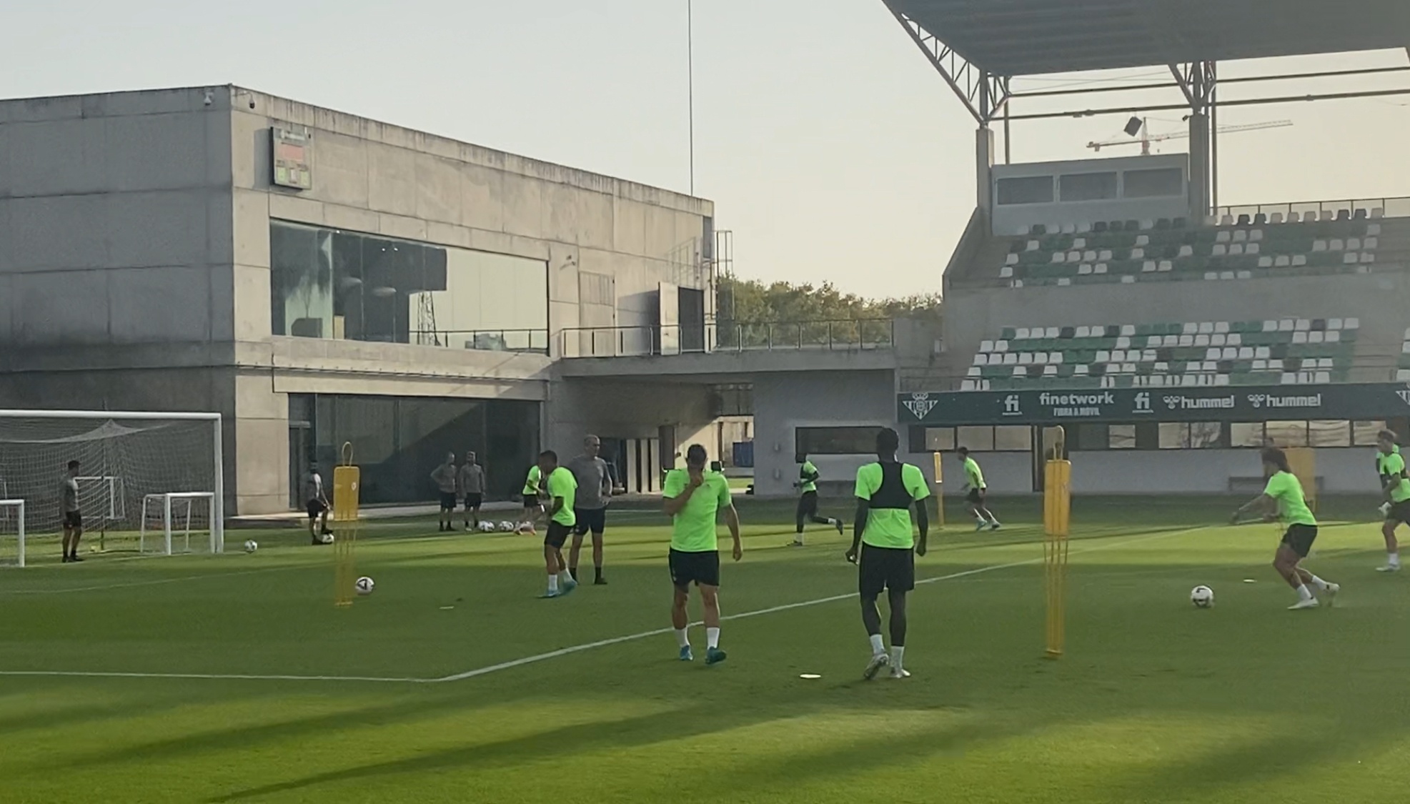 Entrenamiento del Real Betis en la Luis del Sol. RBB