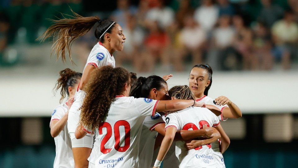 Las jugadoras del Sevilla Femenino celebran uno de los goles anotados en la semifinal de la Copa Andalucía ante el Sporting de Huelva  Foto: SFC