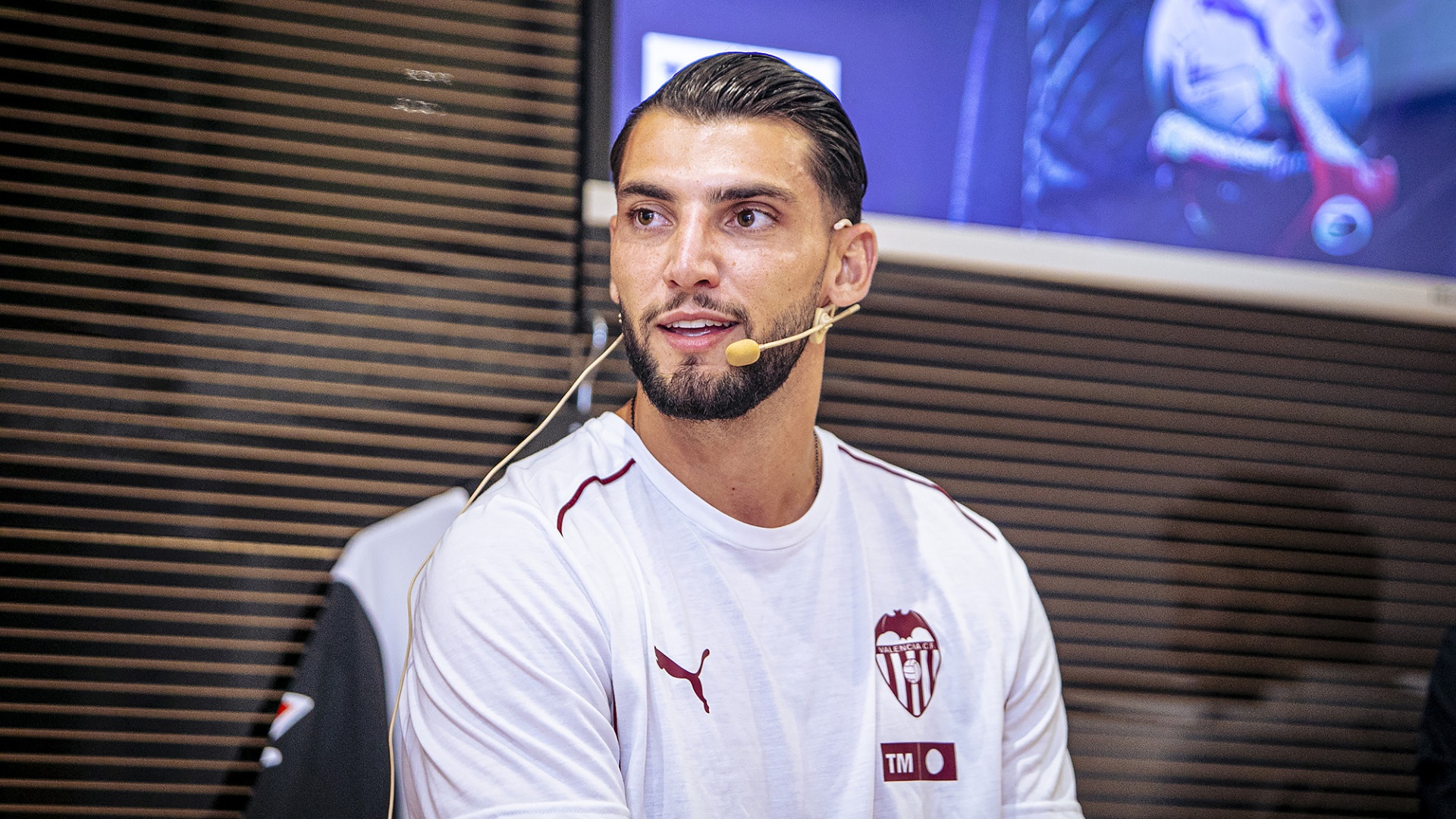 Rafa Mir, en su presentación con el Valencia CF  Foto: Valencia CF