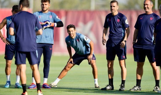 Jugadores del Sevilla FC se entrenan durante el primer parón de selecciones de la temporada 2024-25  Foto: SFC