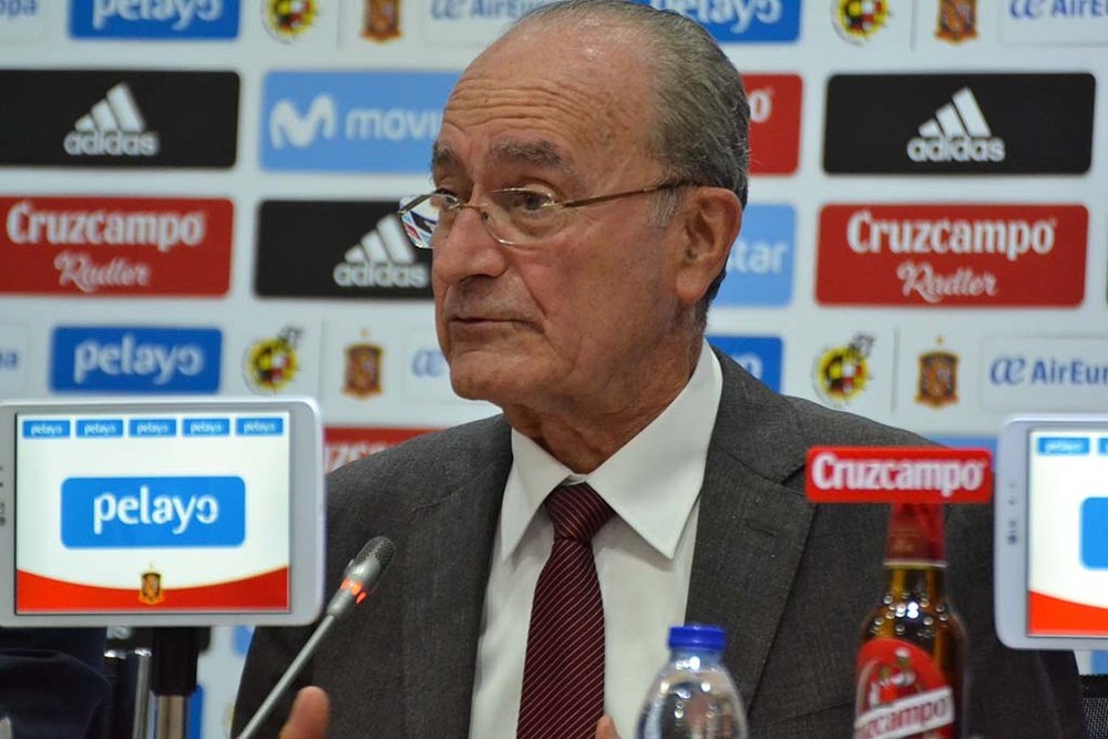 El alcalde de Málaga, Francisco de la Torre, en la sala de prensa de La Rosaleda. BeSoccer