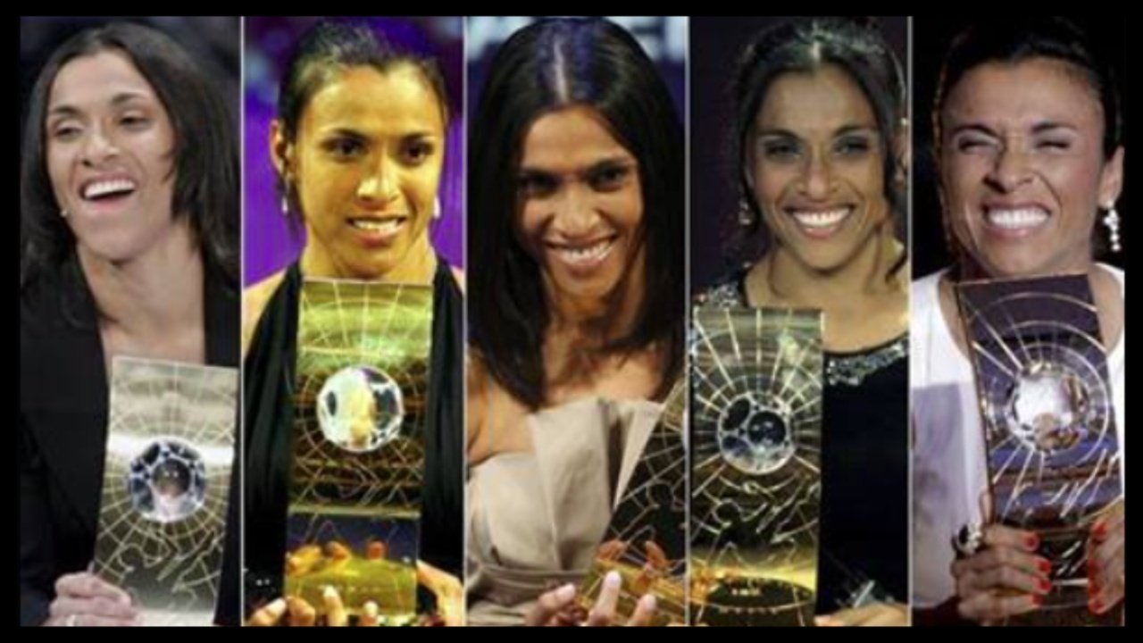 A brasileira Marta, com cinco de seus seis troféus Bola de Ouro. Captura/ Twitter @biankcarbonieri