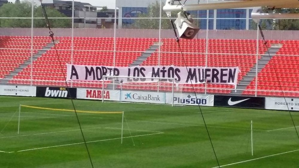 Tarja motivadora no treino do Atlético de Madrid. Twitter