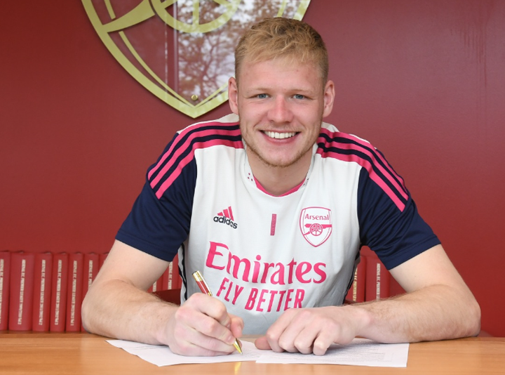 Ramsdale renova o seu contrato com o Arsenal