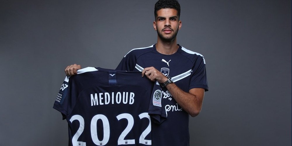 Abdel Medioub signe à Bordeaux. Twitter/Girondins