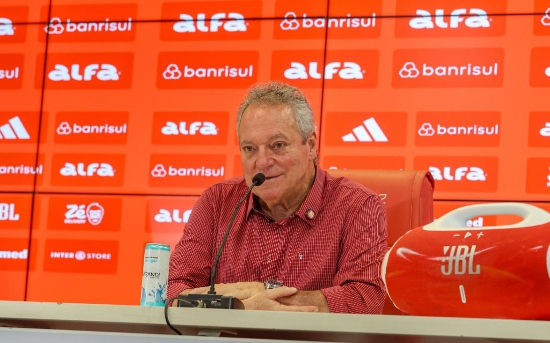 Internacional de Porto Alegre va de polémica en polémica. Tras cesar a Ramón Díaz, criticado por comentarios sexistas, su sustituto Abel Braga pidió que sus jugadores dejen de entrenar vestidos de rosa porque "parece un equipo de m*ricas".