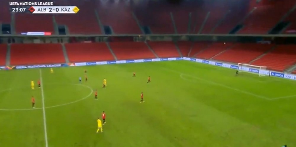 Kazajstán marcó desde su campo en el saque de centro. Captura/UEFATV