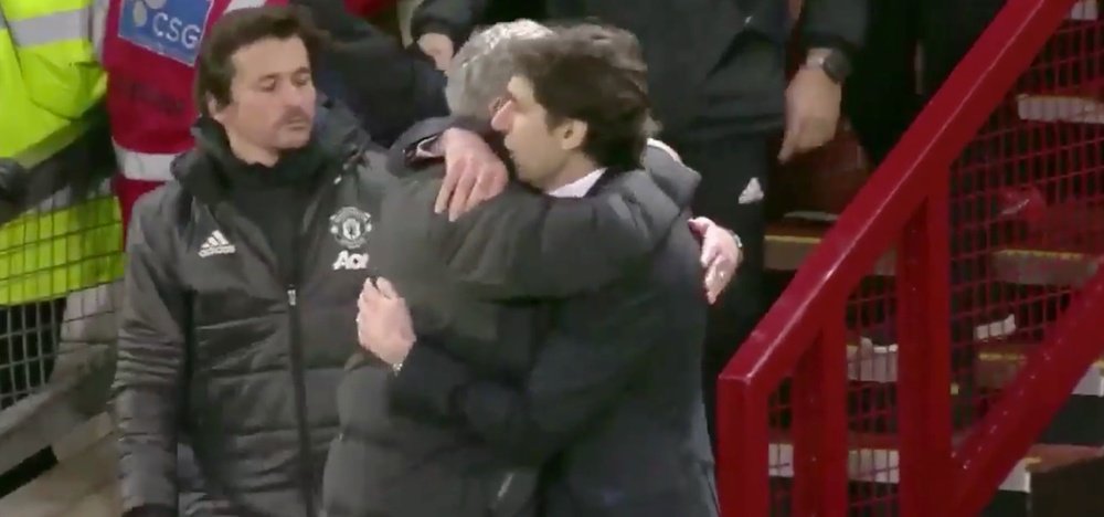 Abrazo de Mourinho con Aitor Karanka. Manchester United