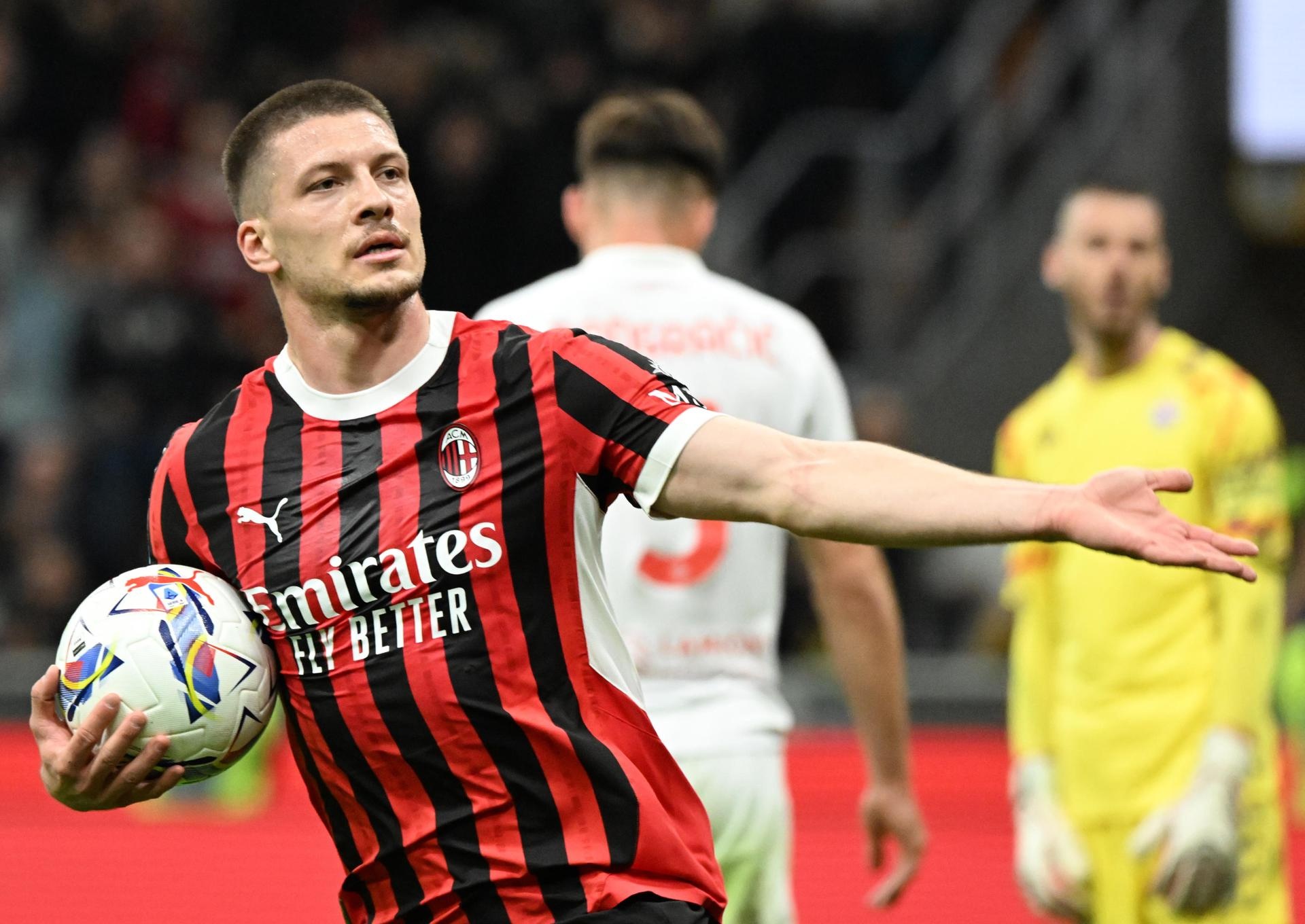 Jovic hace sobrevivir al Milan