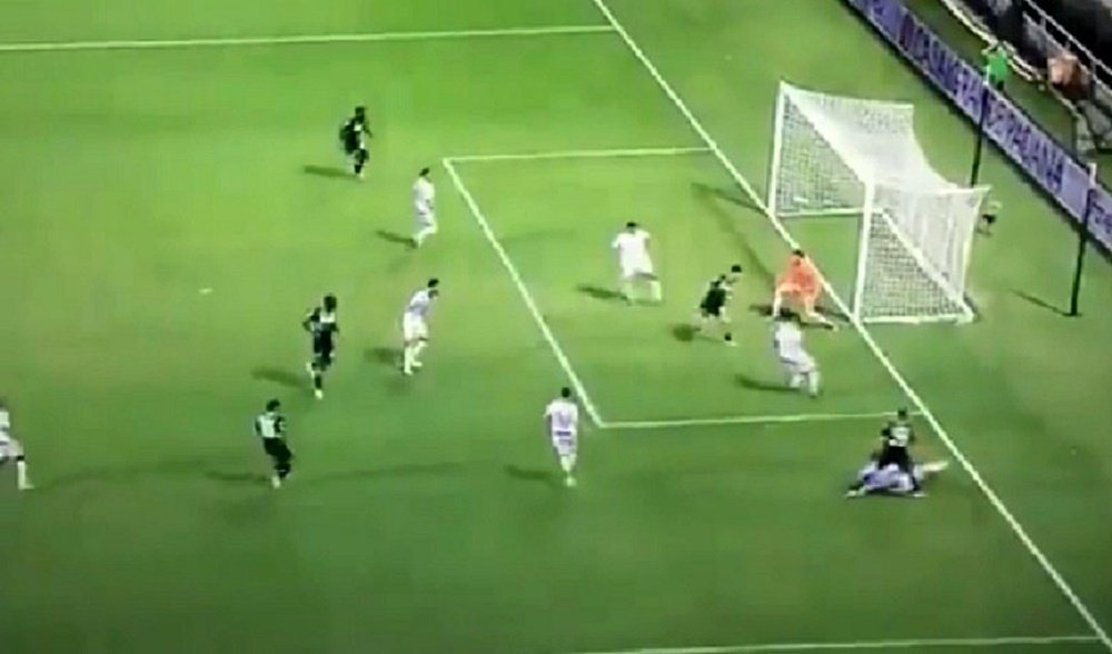 Di Francesco puso el tercero ante el Sassuolo. Captura