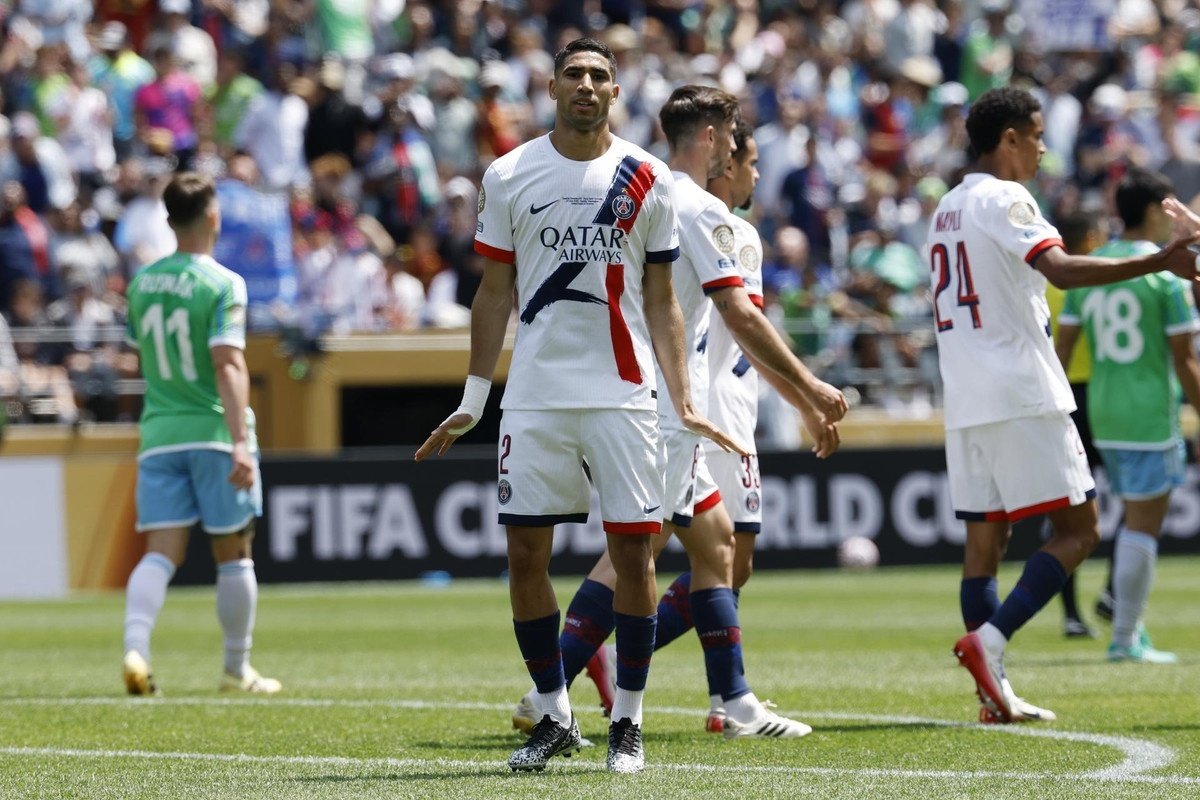 PSG: Sem reforços na lateral direita e confiança em Hakimi