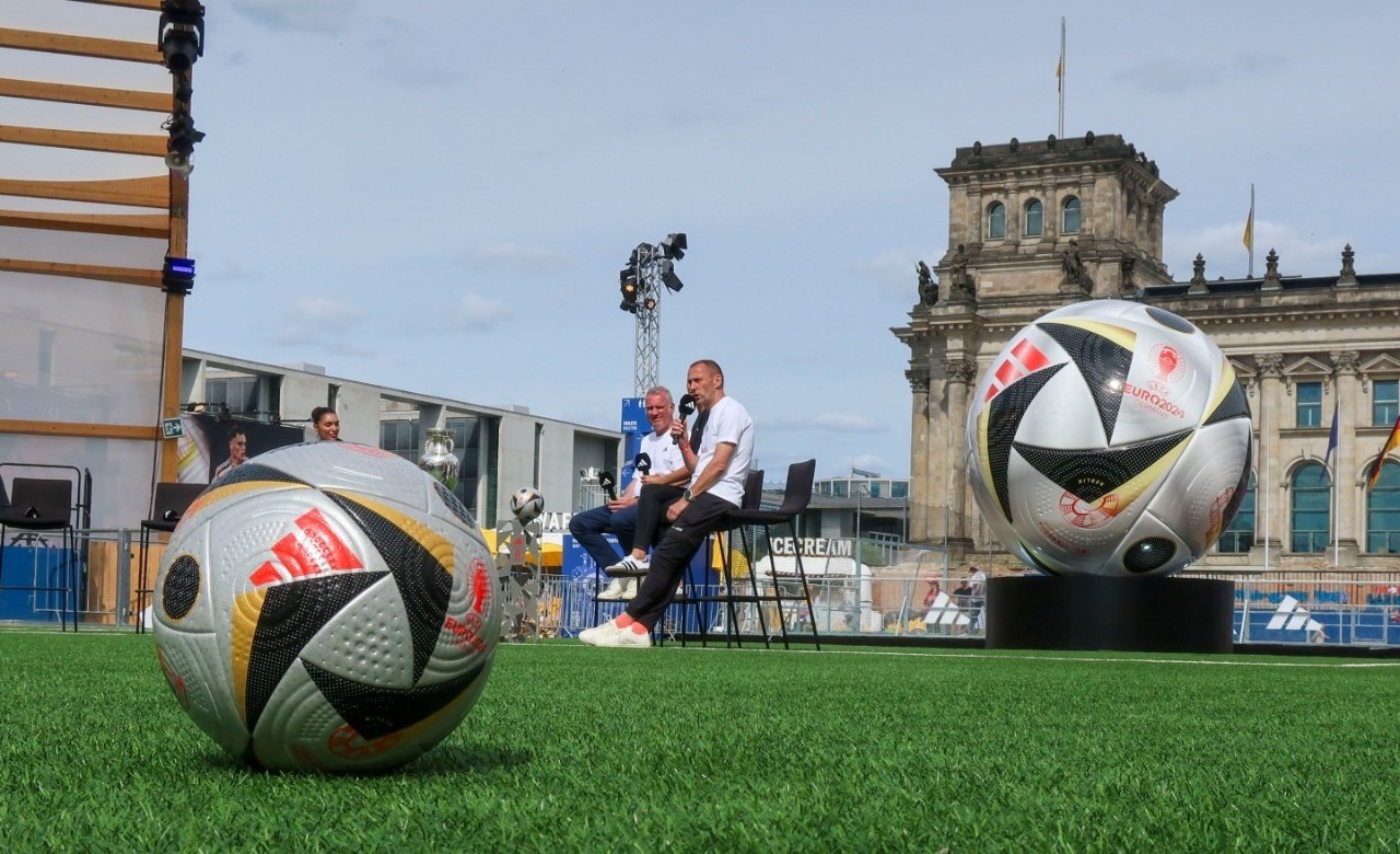 Adidas presentó el balón para las 'semis' y la final de la Euro